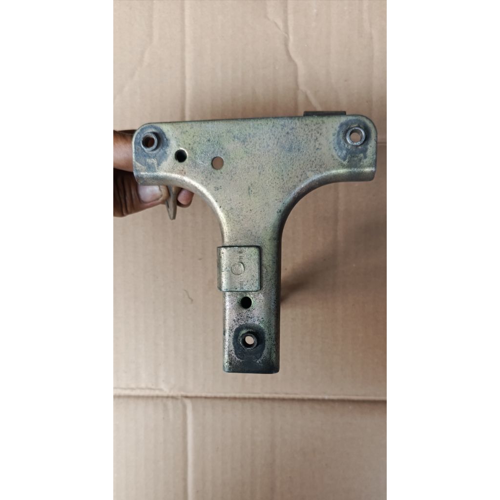Braket dudukan tameng SHOGUN 125 robot NR FL  original copotan