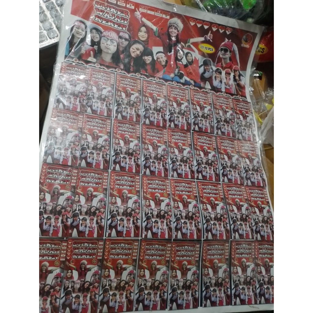 

1 LBR STIKER MERAH PUTIH ISI 32BKS