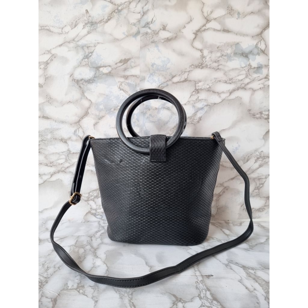 TAS SLING BUCKET WANITA HERA KULIT HITAM / TAS TOP HANDLE PESTA WANITA