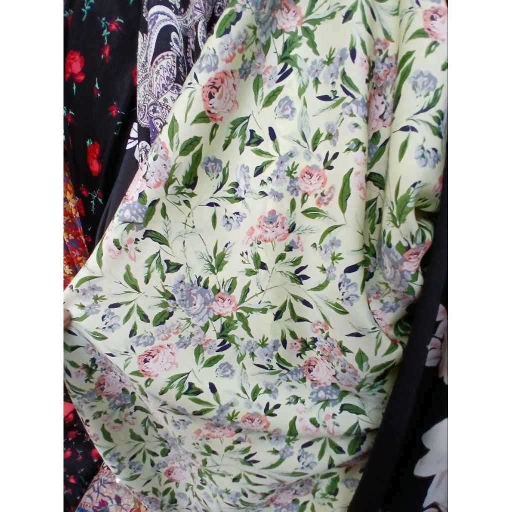 Kain/Bahan satin silk motif//Bahan maxmara silk motif//Kain satin silk meteran(silk14)
