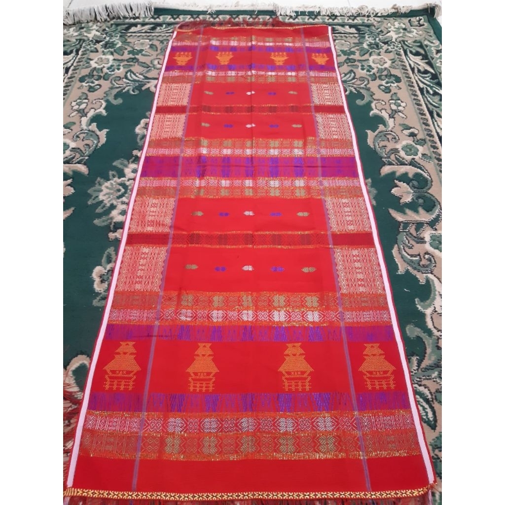 Uis Nipes Karo Merah Sutra Rumah Adat