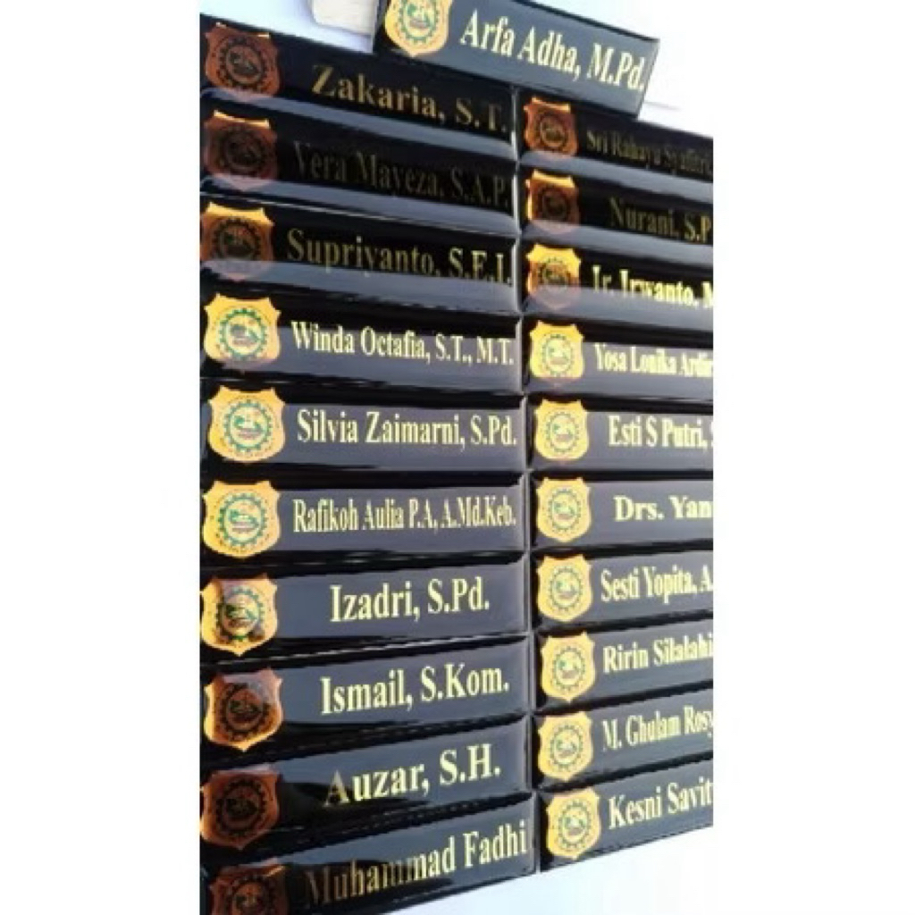 

Name taq dada, Lebel nama, papan nama peniti dan magnet, name take