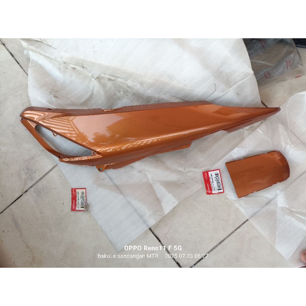 cover bodi belakang sebelah kanan dan cover tail Honda Supra x 125 lama old original 64410 83510 ktm