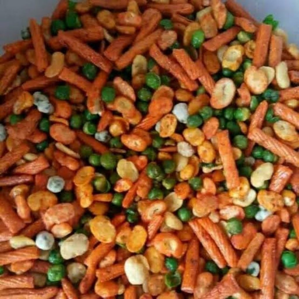 

250gram- Kacang koro mix jaipong/ free bubble wrap/ beli 2 gratis 1 (makaroni Bantet)