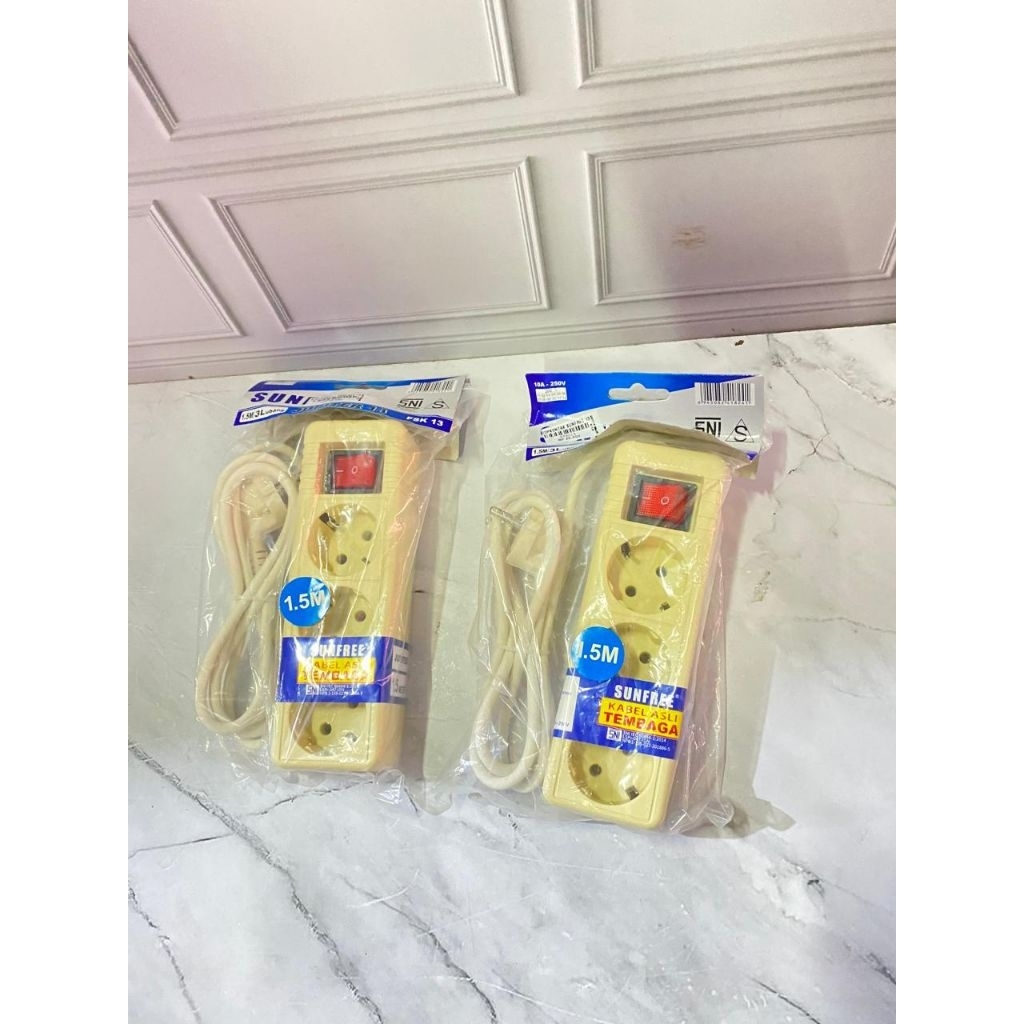 Stop kontak/colokan 3 lubang panjang