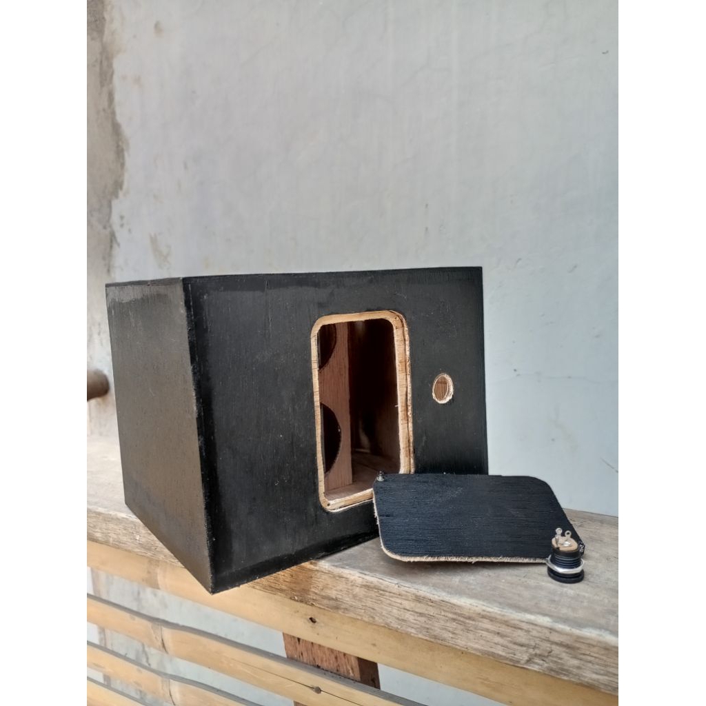 Box gajahan untuk speaker 2inch dobel sudah lengkap soket dc.