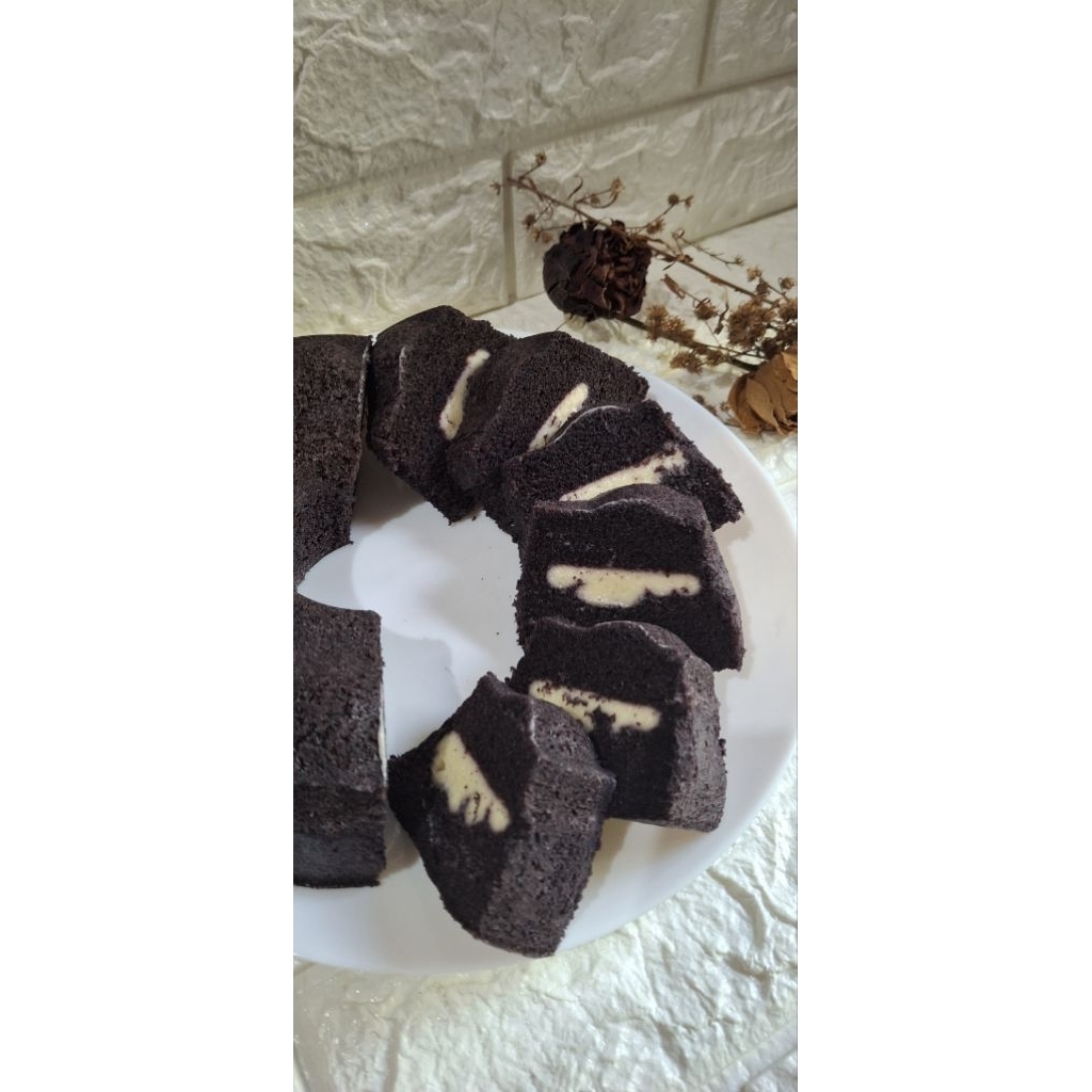 

Bolu Ketan Hitam Keju Lumer/ Bolu Viral Diameter 20-22CM