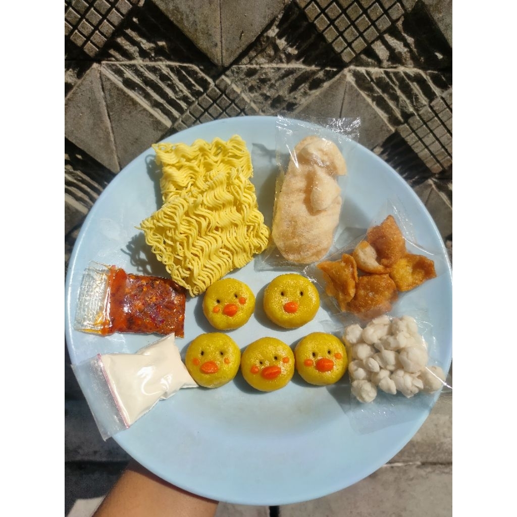 

Cilok Bebek Kuah Creamy / cilok bebek isi ayam suwir / cilok kuah creamy