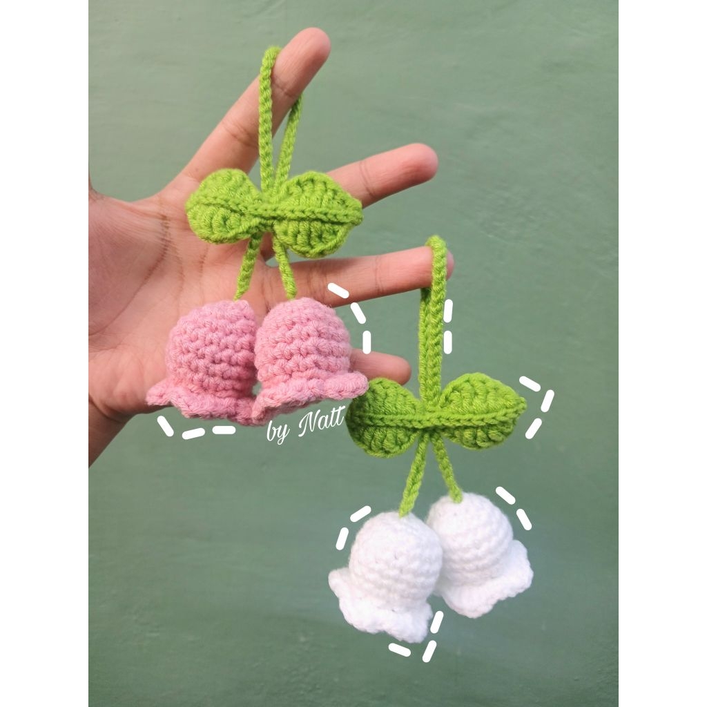 Lily Rajut, Gantungan kunci lily rajut, gantungan tas rajut. souvenih handmade, aksesoris tas, gantu