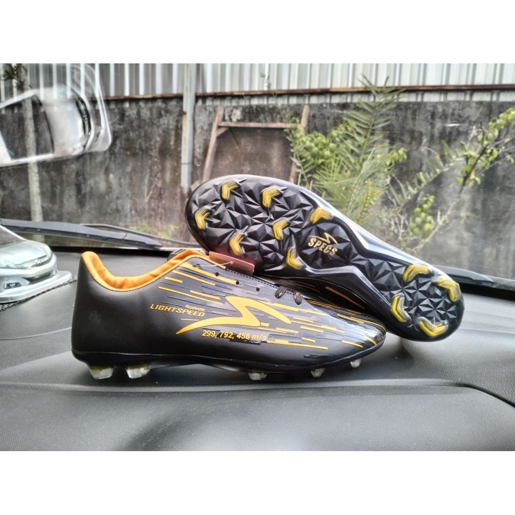 Sepatu Bola Specs Reborn Black Gold