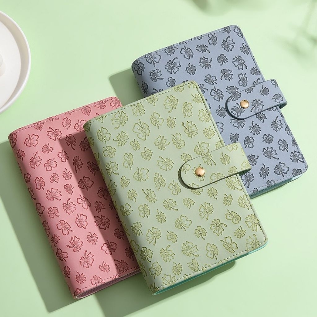 

Binder Aesthetic A6 Tabungan Keuangan Kulit Texture Daun Semanggi Set Lengkap