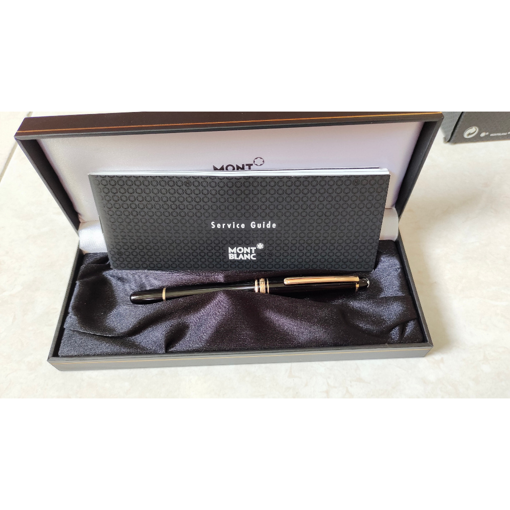 

Mont Blanc Miesterstuck Fountain Pen 14 K Gold 4810 model 585