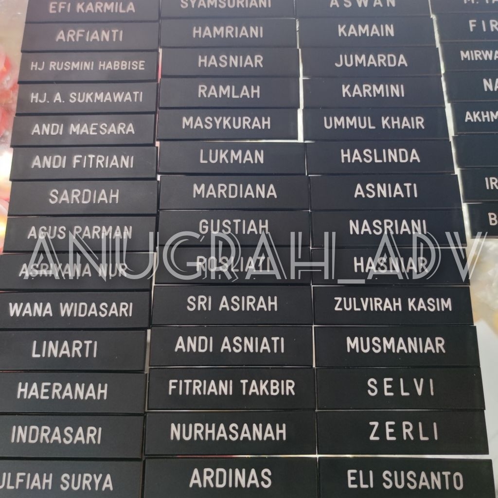 

papan nama dada akrilik hitam doff - nama custom pegawai / guru / ASN / karyawan / sekolah