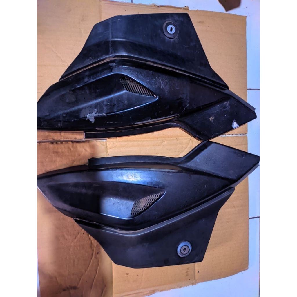 Cover Body Tutup Aki Samping Kanan kiri Bajaj Pulsar 180 CC Original Cabutan