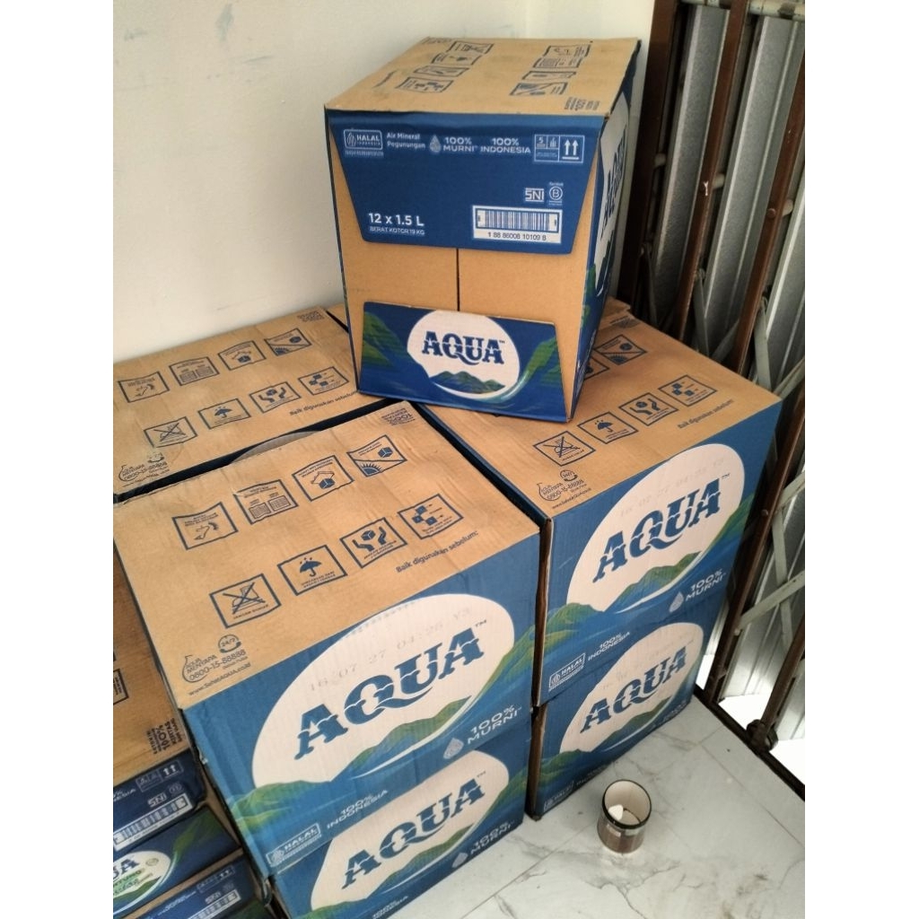 

Air Mineral AQUA ukuran 1500 ml