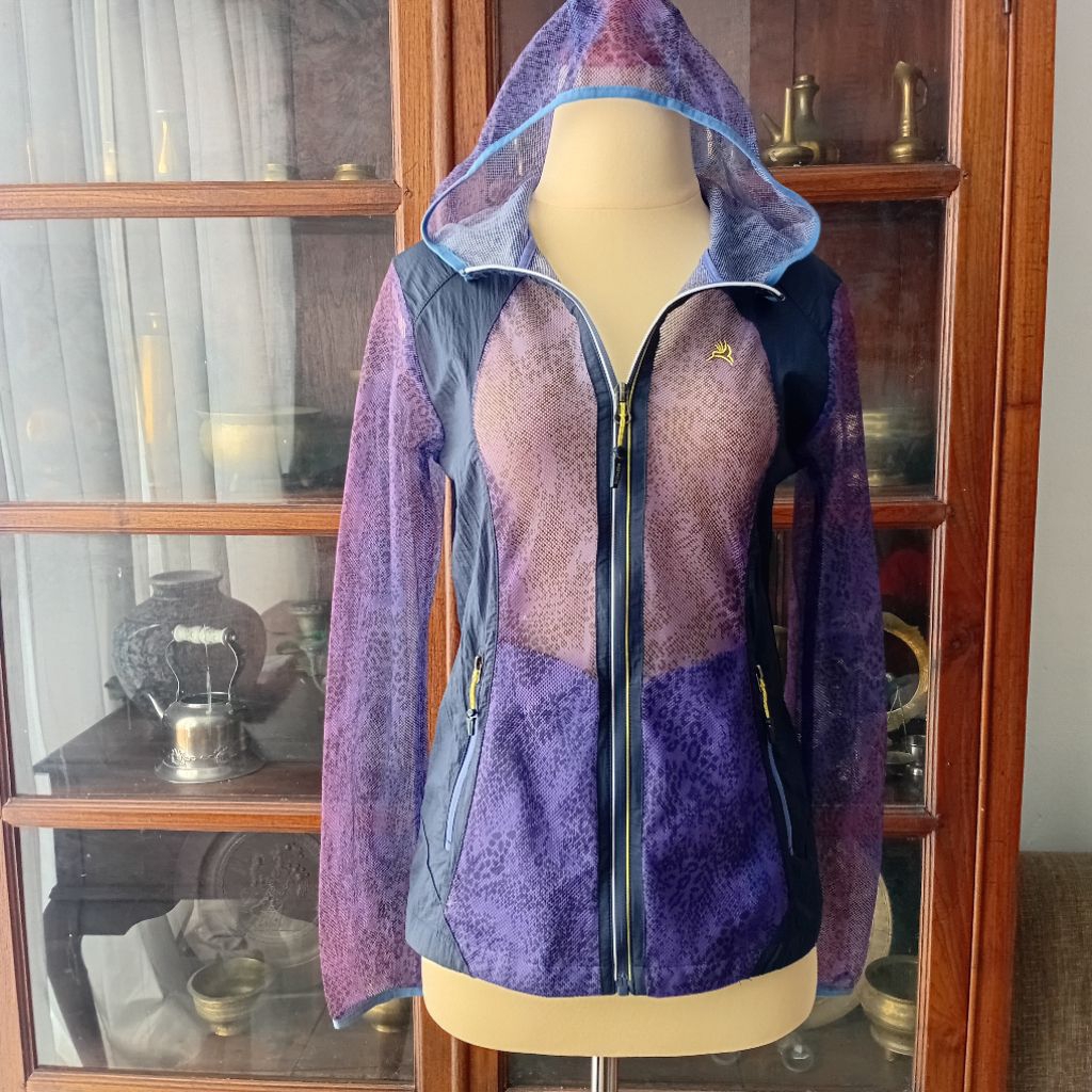 Preloved Atasan Jacket Hoodie Kapucong Olahraga Sport Wanita Branded Murah