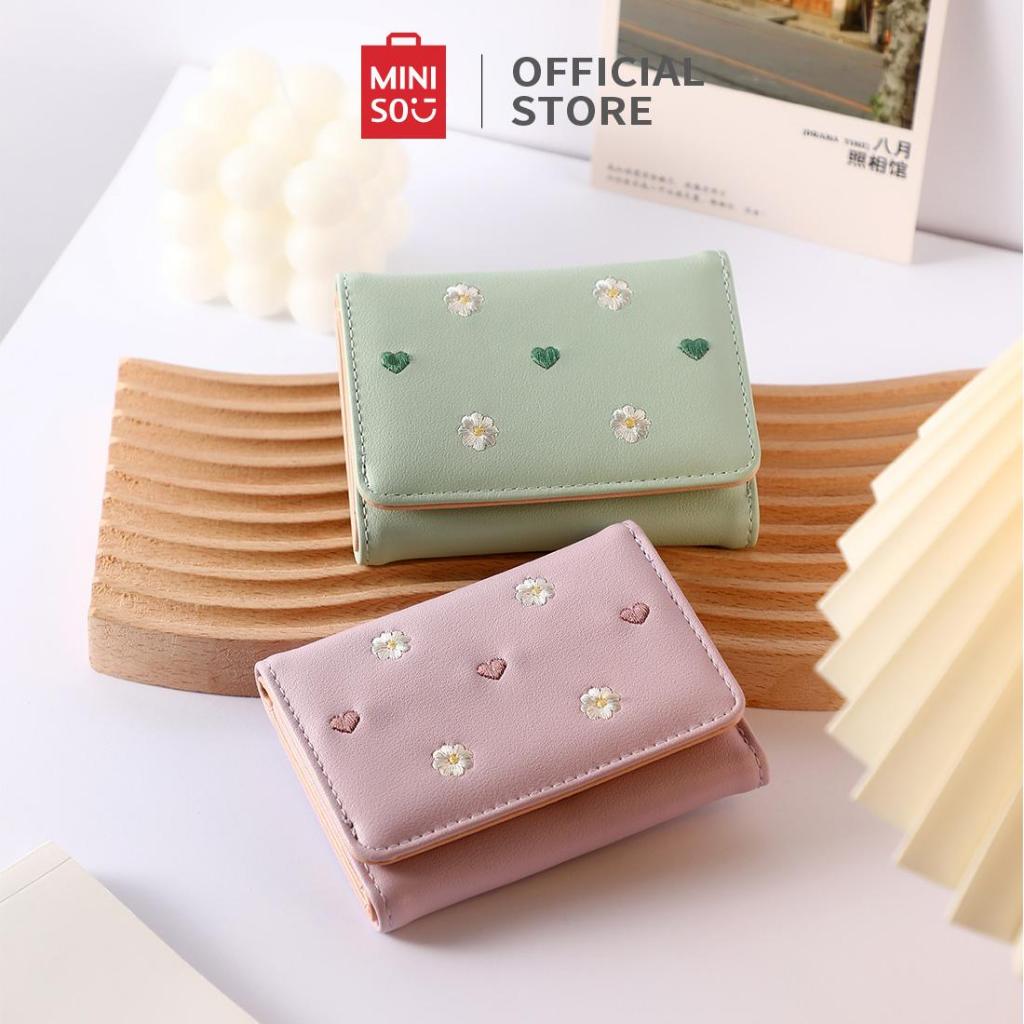 MINISO Dompet Wanita Tiga Lipat Motif Bordir Bunga Hati Bahan Awet Card Slot Banyak Ukuran Sedang