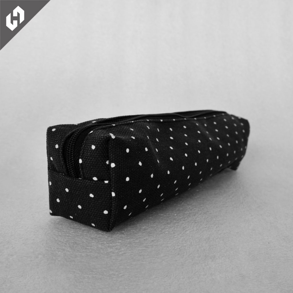 

HAS Pouch Tempat Pensil Kain Kanvas Motif Monochrome Dompet 21x5x5cm Varian DGRP Whitespot