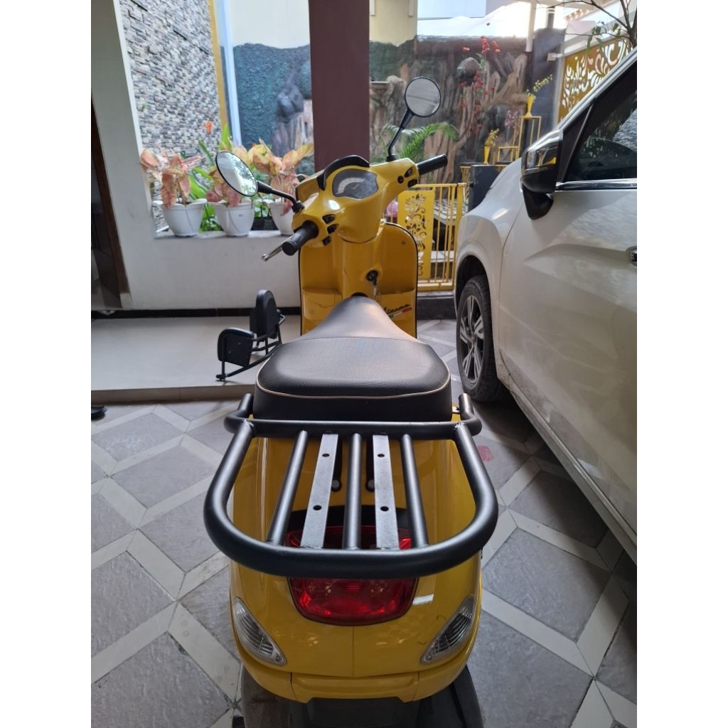 BRACKET BOX VESPA MATIC SPRINT -PRIMAVERA