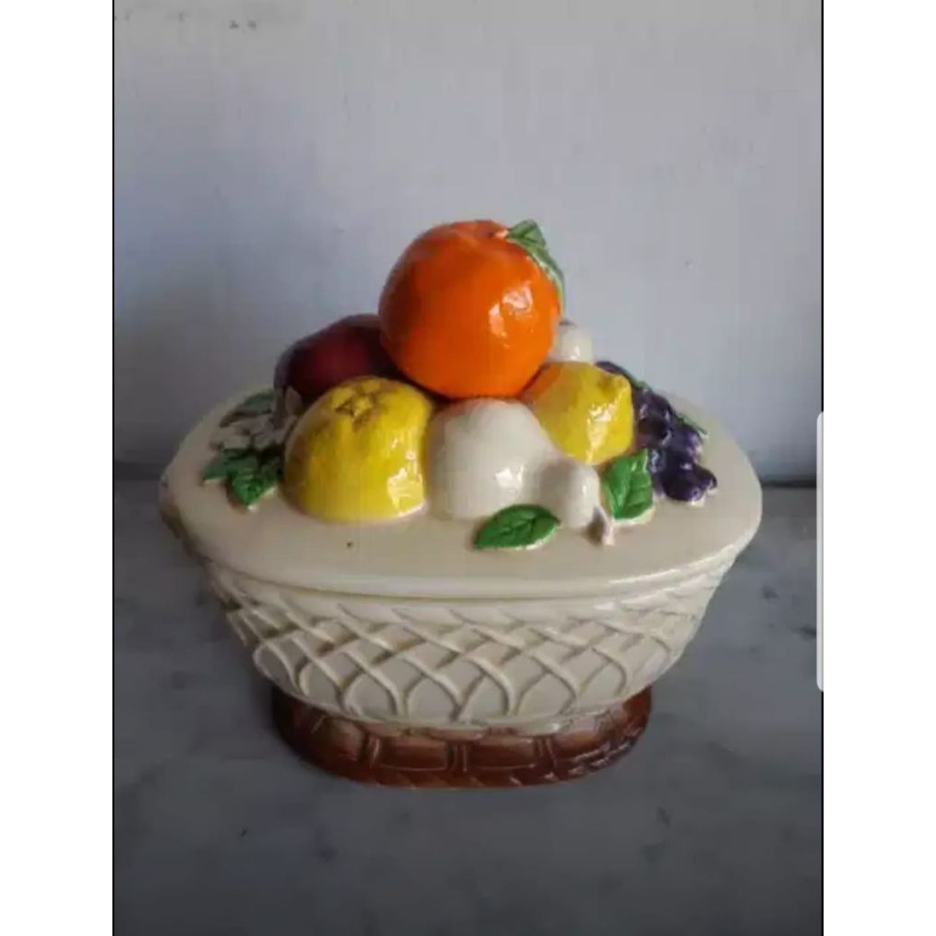 mukun antik tutup buah buahan