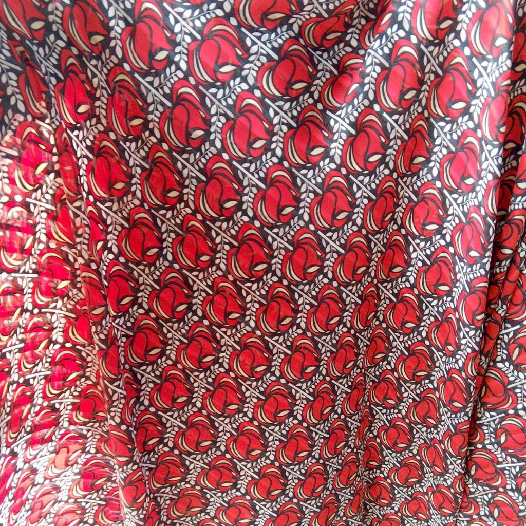 Kain Sifon Dobby Silk Motif Bunga Merah - Bahan Mengkilap, Dan Jatuh  (Harga Kain Per½ Meter)