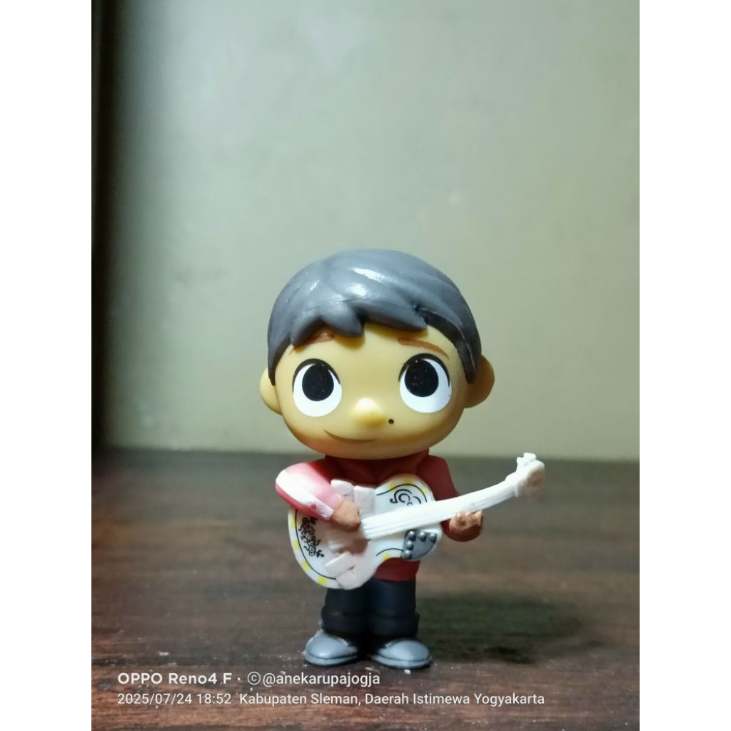action figure coco ernesto de la cruz gitar