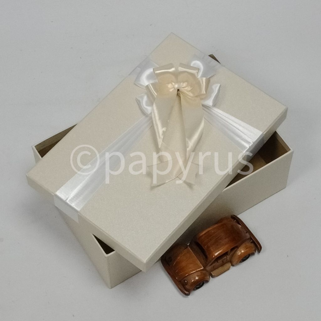 

PAPYRUS 20x30 Tinggi 8cm Kotak Kado Gift Box Hardbox Hampers Hadiah V3