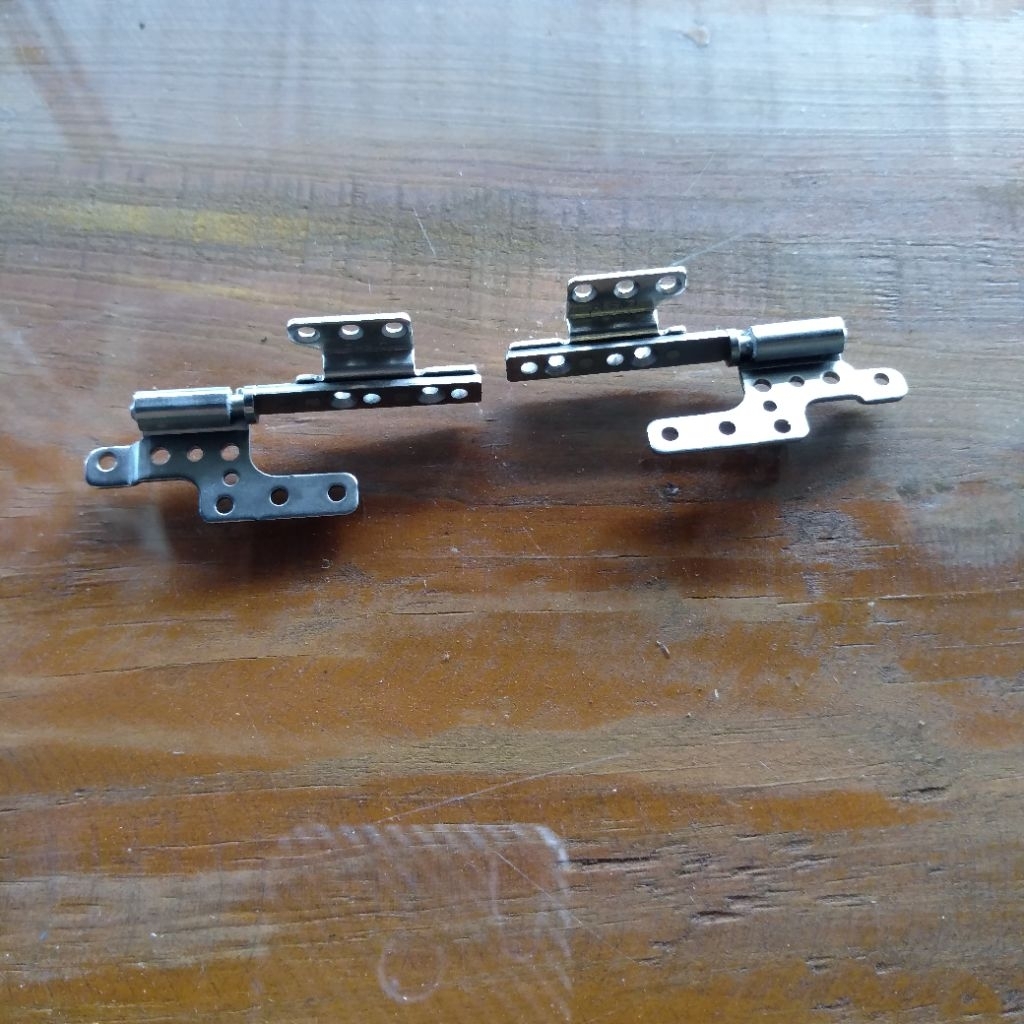 engsel laptop Zyrex sky 232 (2021)