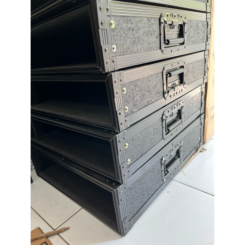 Hardcase Harkis Power Amplifier 2U warna hitam high quality tanpa tutup