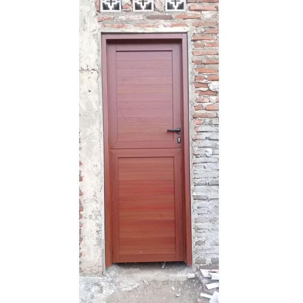 pintu belakang aluminium motif urat kayu dua daun