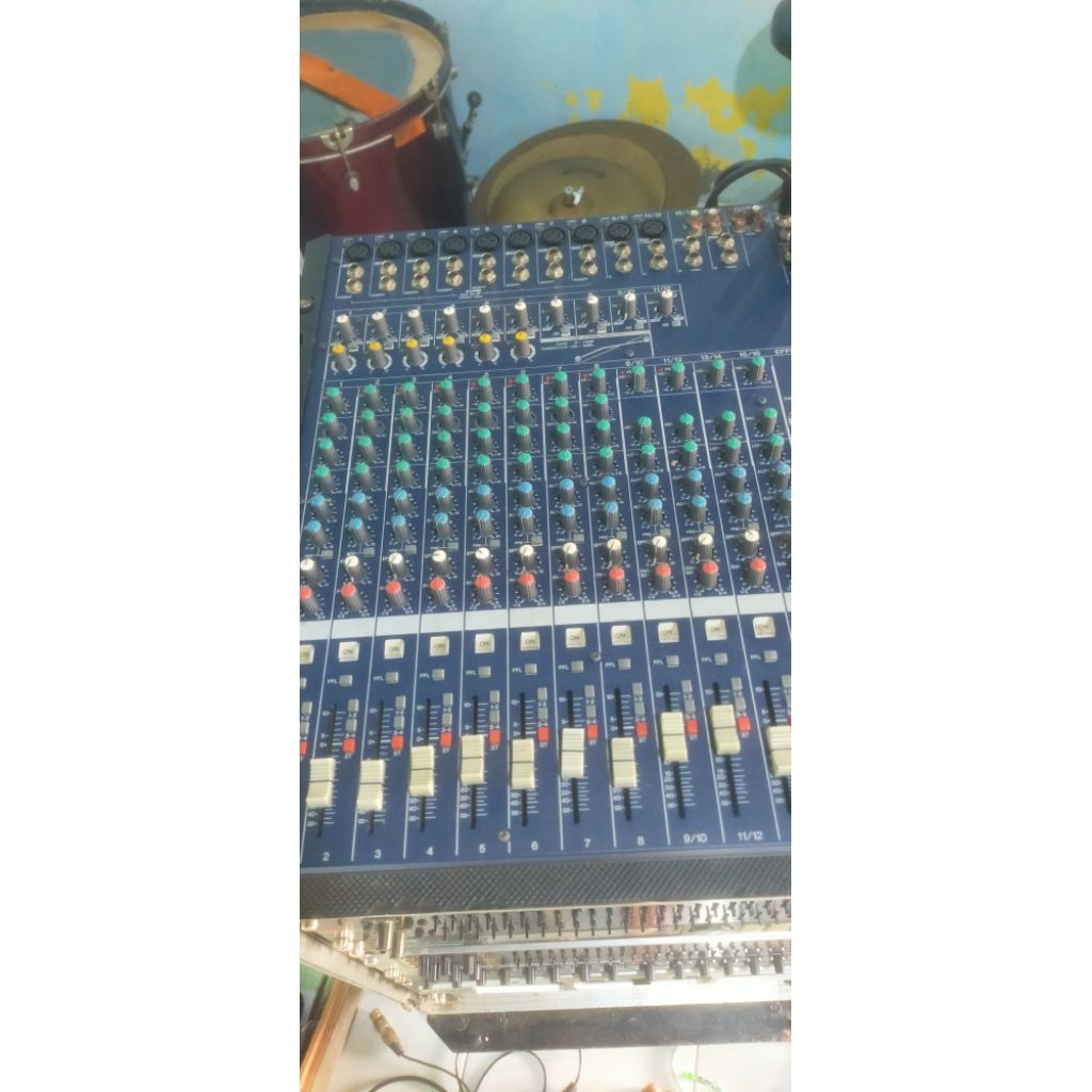 mixer yamaha mg 166cx