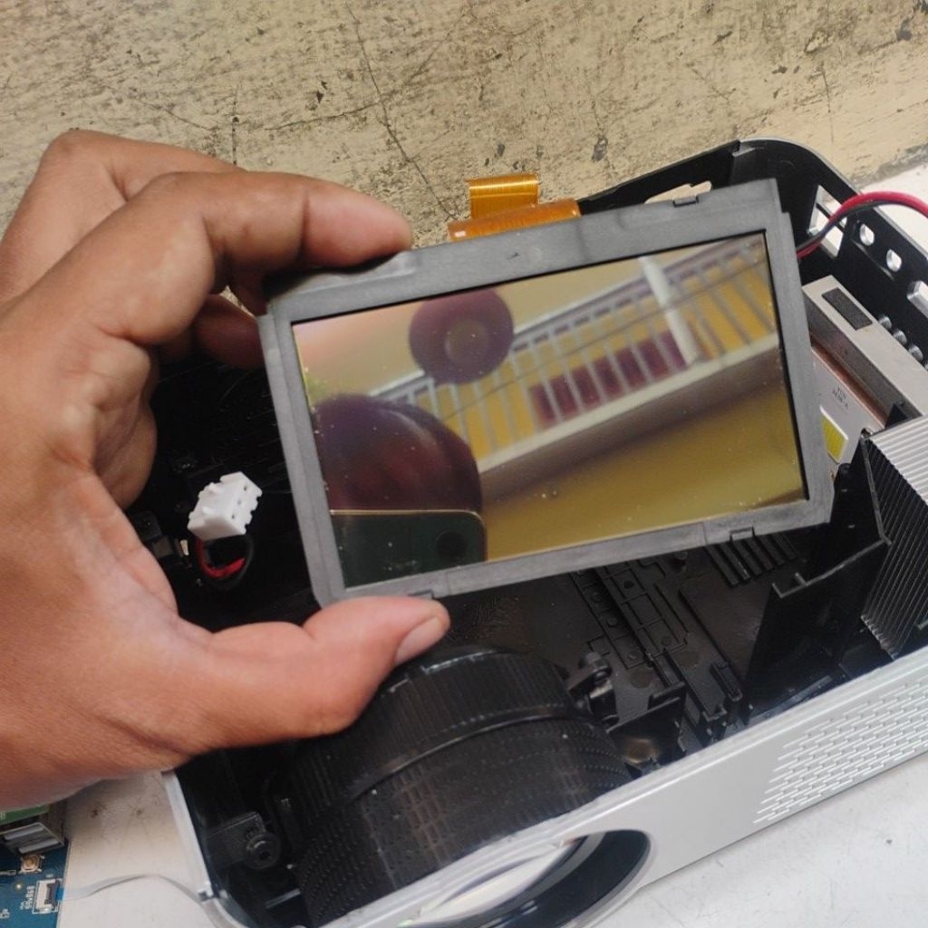 LCD Panel proyektor cheerlux c9 copotan agak sedikit blur