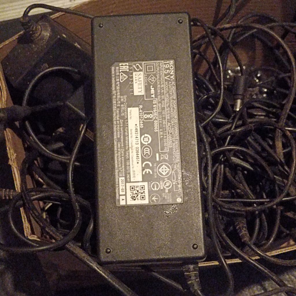 ADAPTOR SWITCHING TV LED SONY 19V 3.9 AMPER