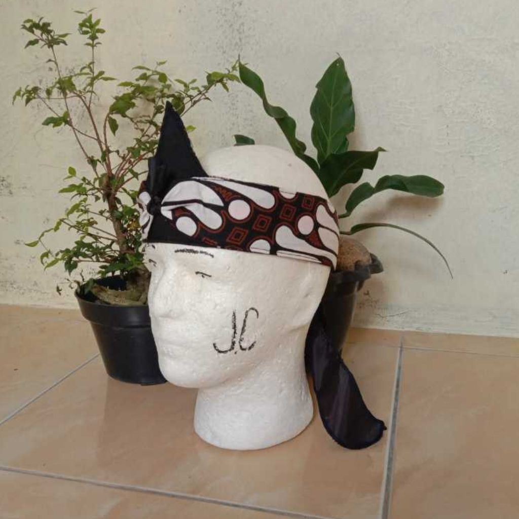 iket kepala Sunda tradisional/udeng Sunda motif loreng putih/totopang