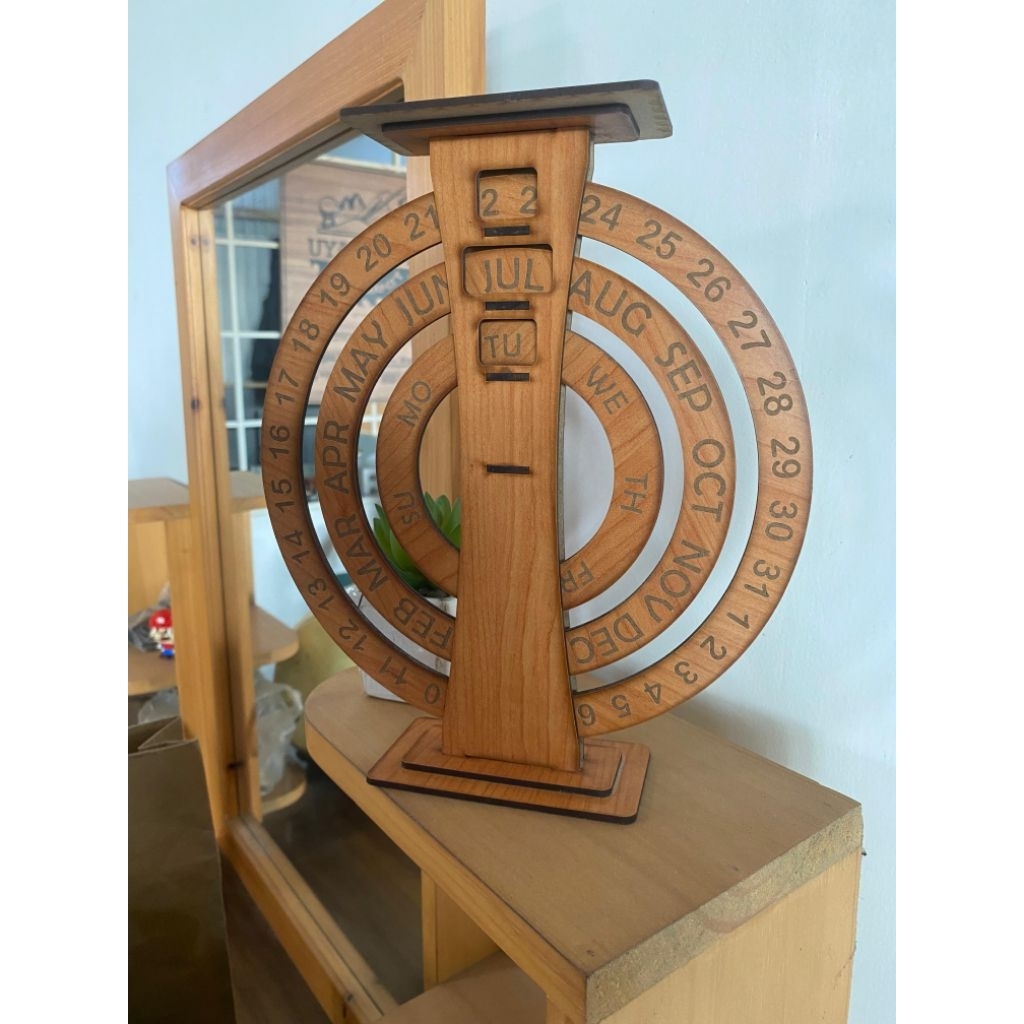 

Kalender Meja Unik Abadi, souvenir gift hadiah kayu