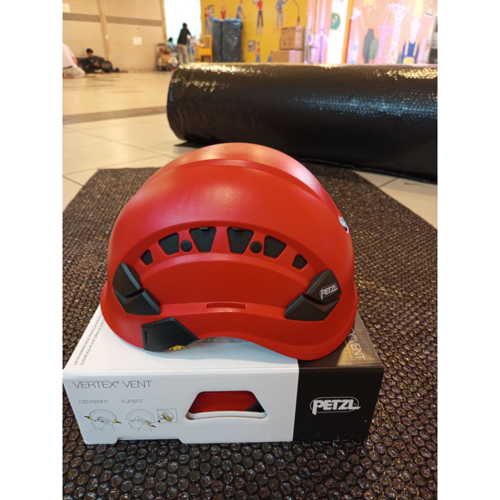 Helm petzl vertex vent merah second