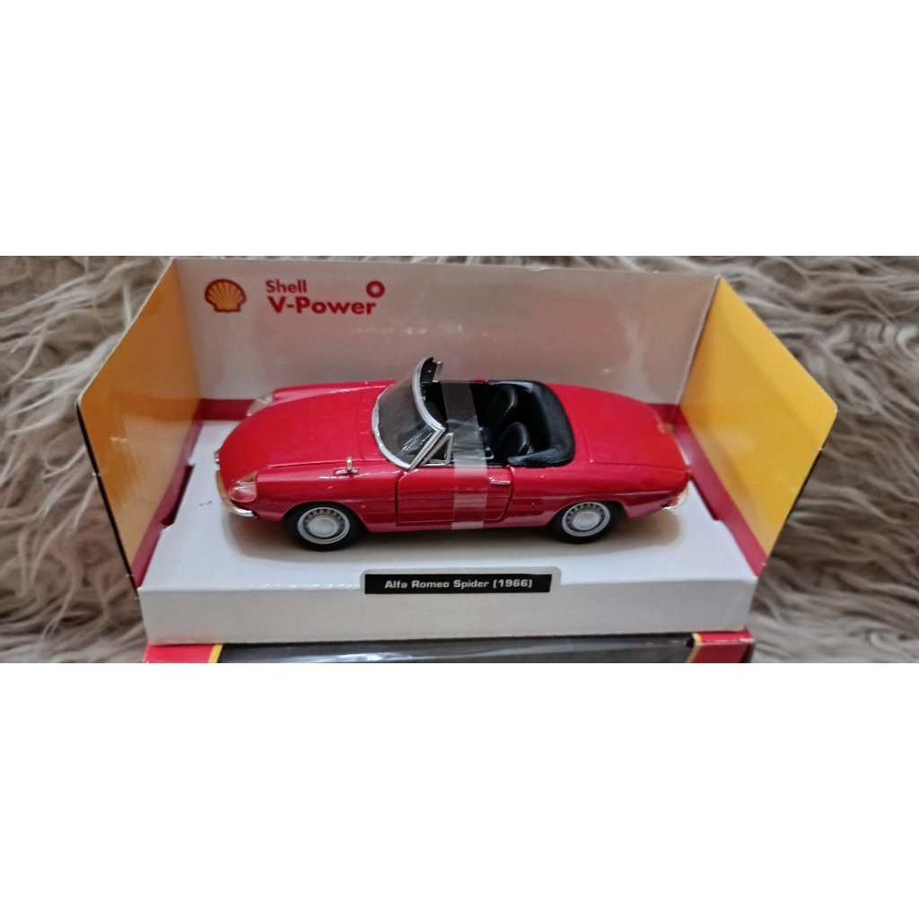 alfa romeo spider ( 1966) BURAGO  SCALE 1/32