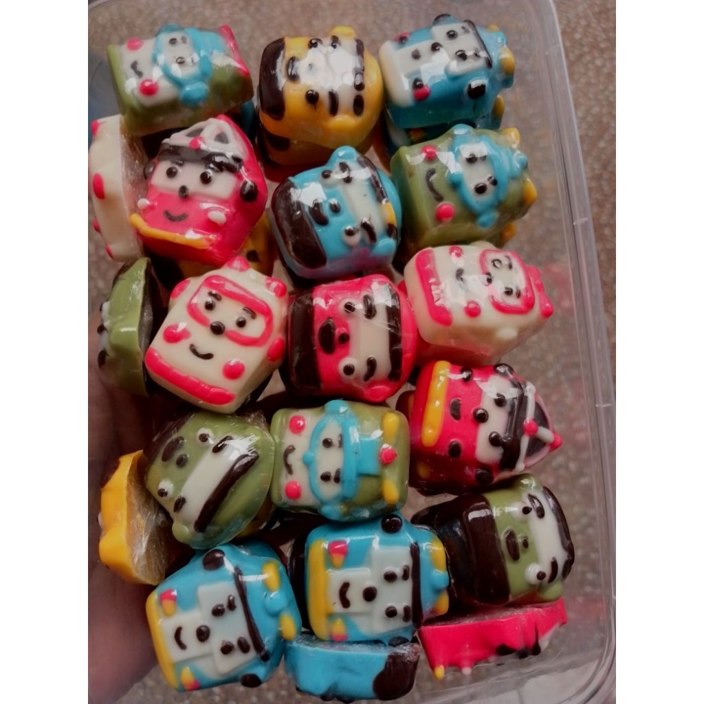 

coklat karakter tayo