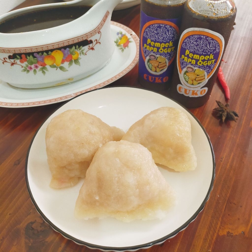 

PEMPEK PAPA OGUT - Pempek Kapal Selam Frozen isi 4 + Cuko 250 Ml