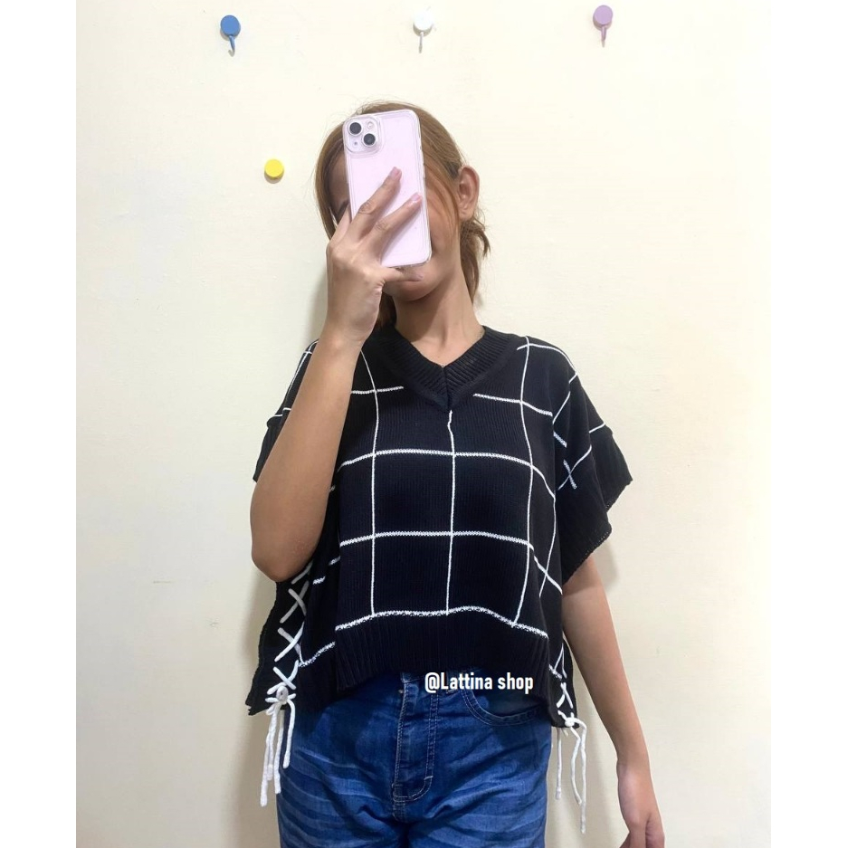 Latina Shop Salvia Vest Rajut Motif Kotak-Kotak Kerah V Tali Samping Knitwear untuk Penampilan Anda