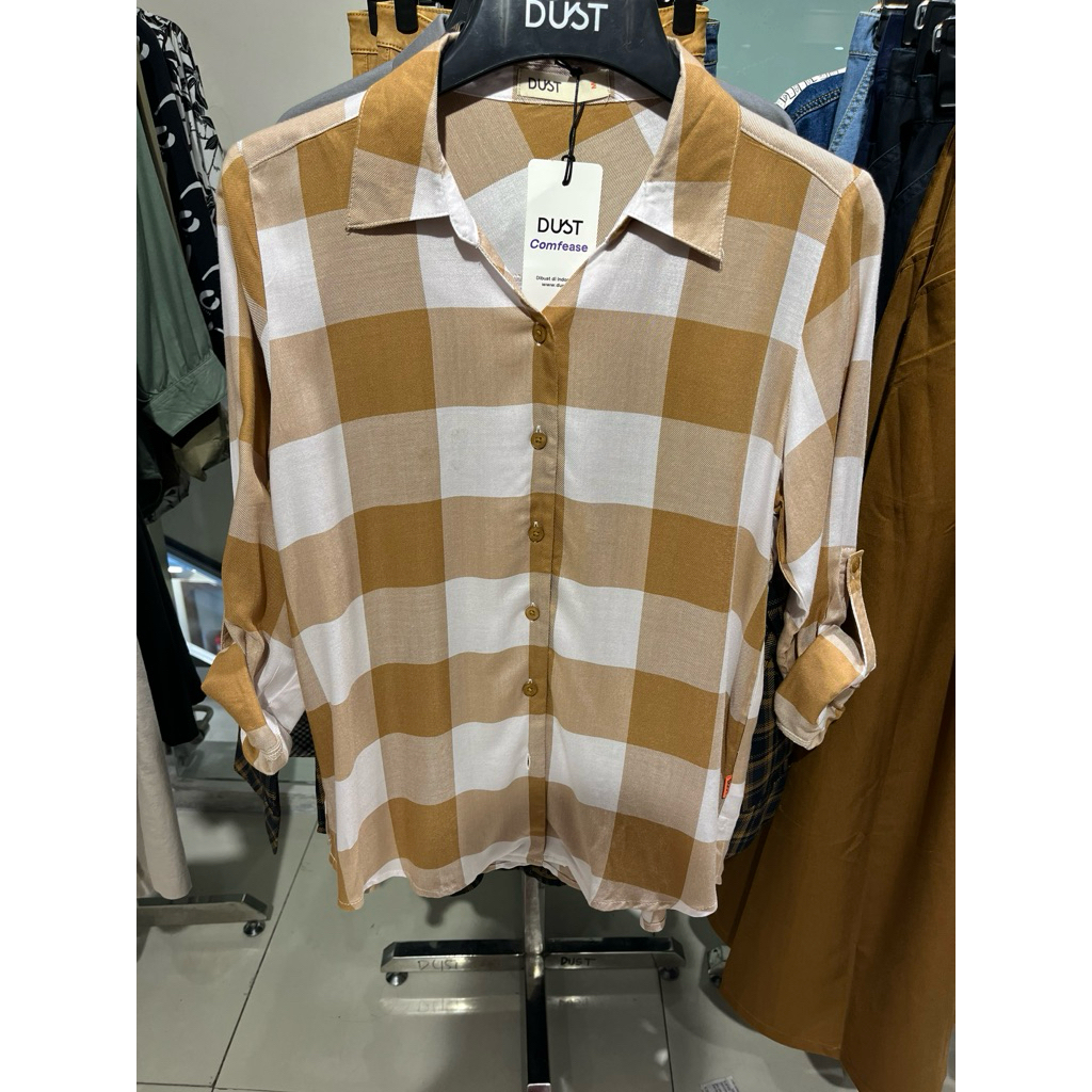 kemeja kotak Dust