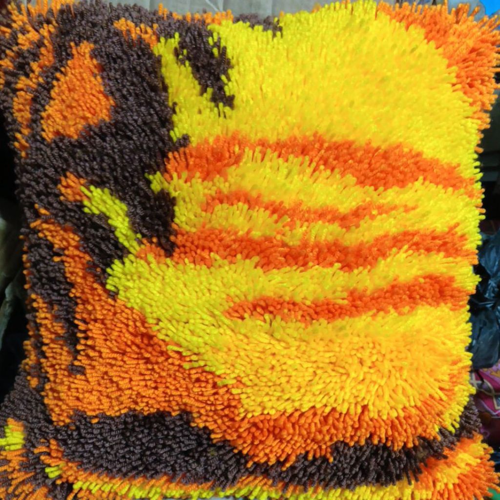 SARUNG BANTAL RAJUTAN HOMEMADE UK 43X43 CM