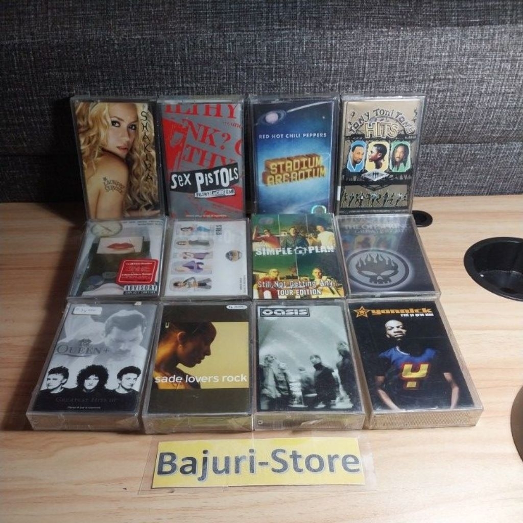 Kaset Pita "Shakira" "Sex Pistols" "Red Hot Chili Peppers" "Tony Toni Tone" "Spice Girls" "Simple Pl