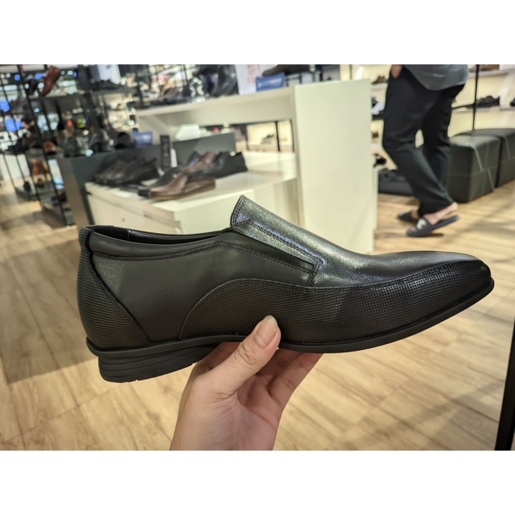 Sepatu pantopel Pria Playboy