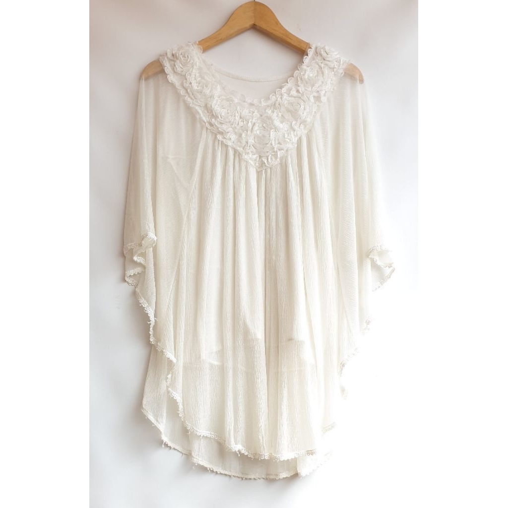 Atasan Blouse Ponco Renda Wanita Putih Lace Kaftan Tunik Bunga Like New Preloved PL Prelove