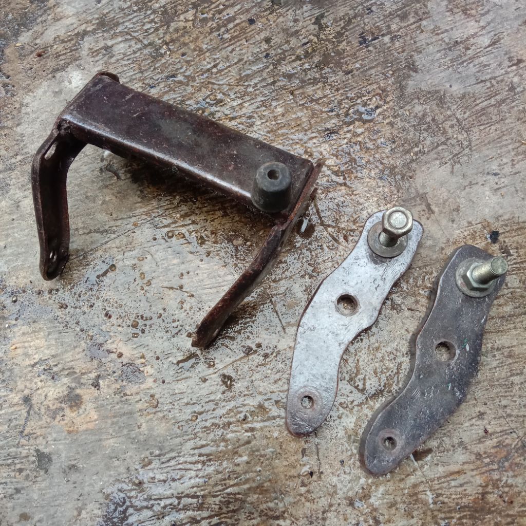 Breket shock belakang C70 custom untuk kemiringan shock belakang pangkon jok C70