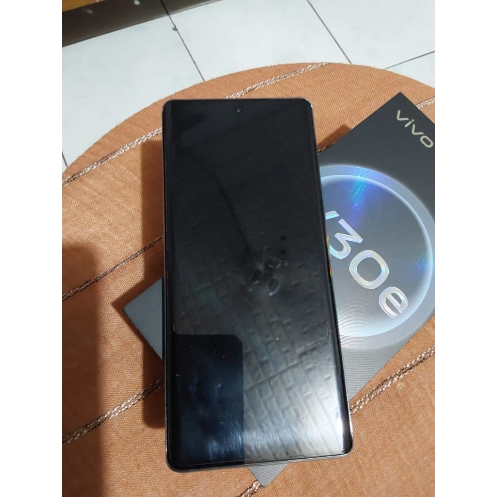 Vivo V30e second like new