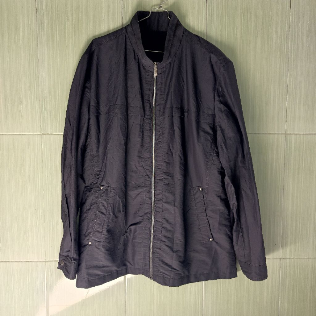 Jaket Wolsey Hitam Elegan dengan Detail Saku Dalam ✨⚡