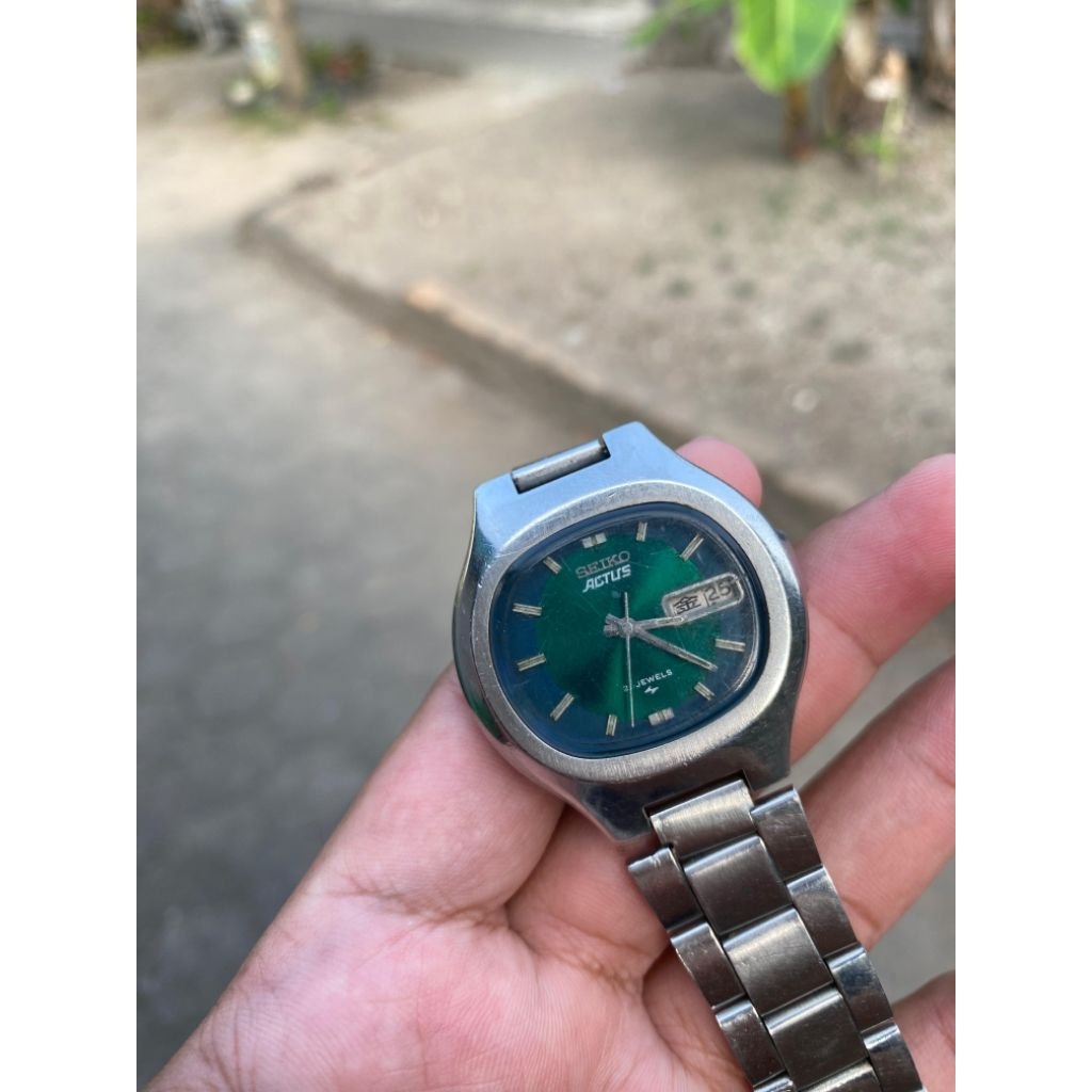 Seiko 5 actus oval