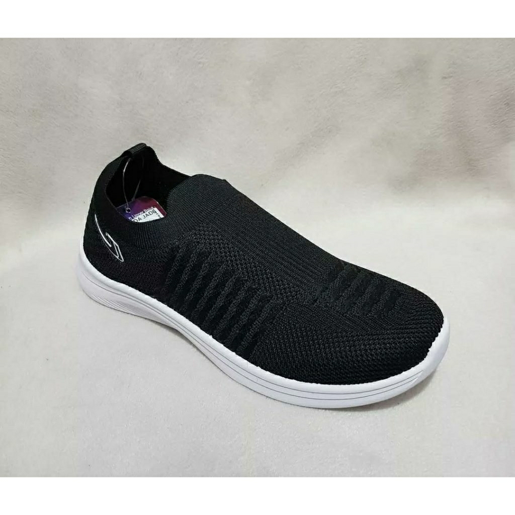 Sepatu Slip-On NewEra WindaSepatu Bola Ortus